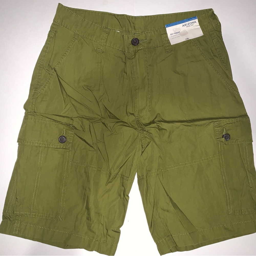 10.5 inseam. Hits at knee.  New with tags. Size 33.
